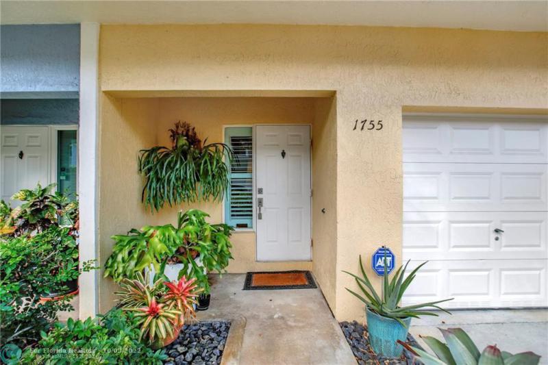  Condo & Townhome Photos