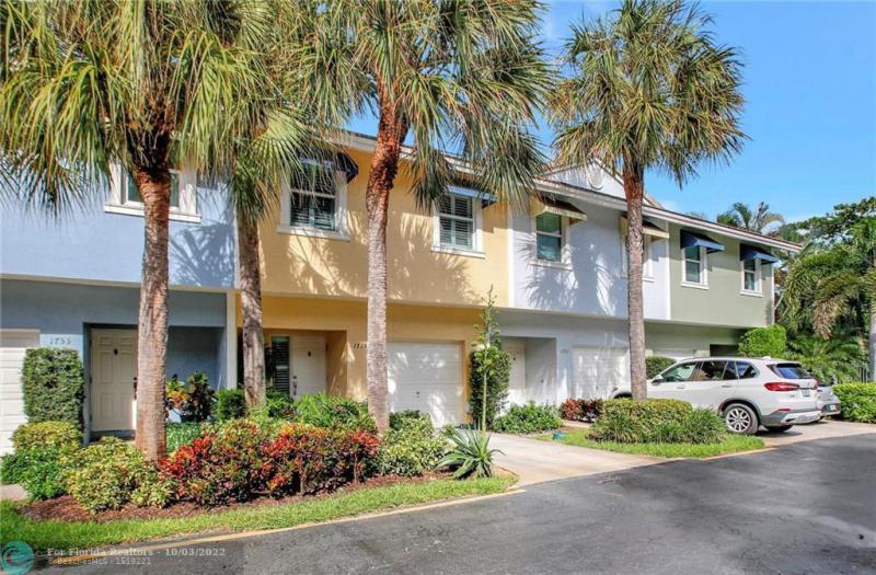  Condo & Townhome Photos