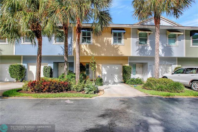  Condo & Townhome Photos
