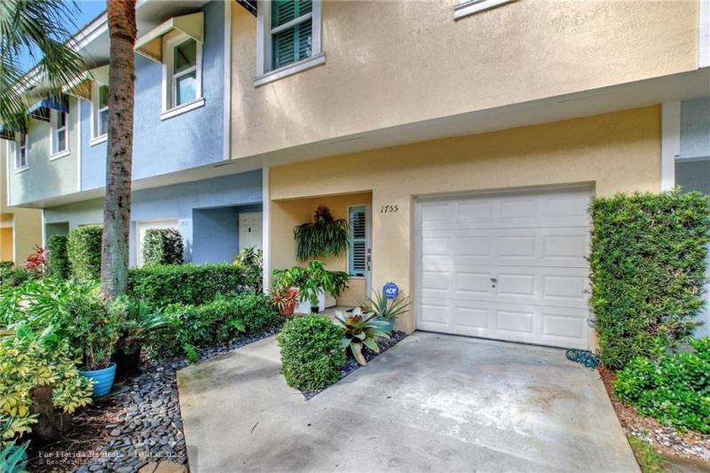  Condo & Townhome Photos