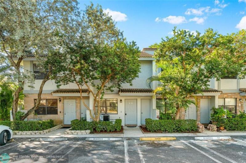  Condo & Townhome Photos