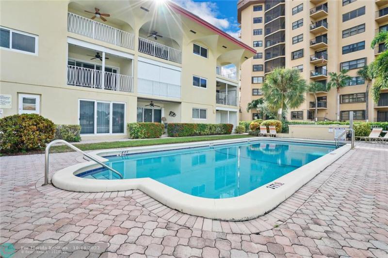  Condo & Townhome Photos