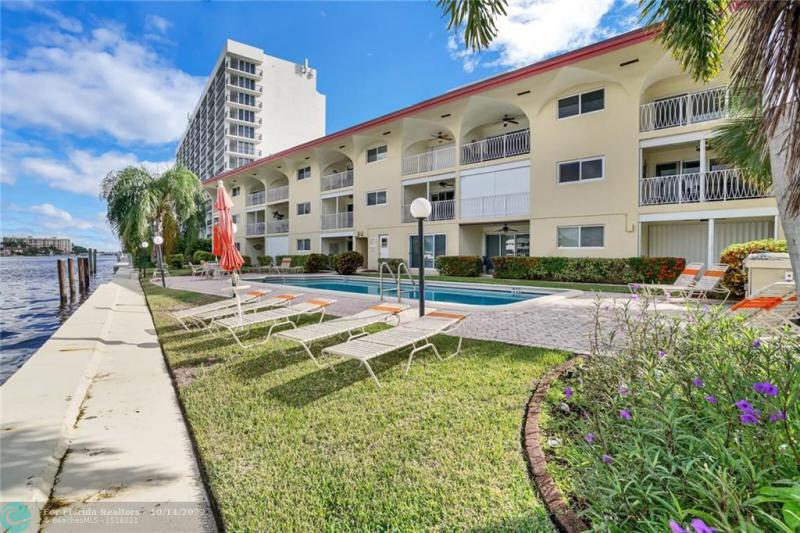  Condo & Townhome Photos