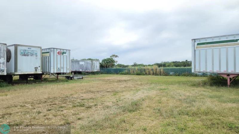 Commercial & Industrial Land Images 