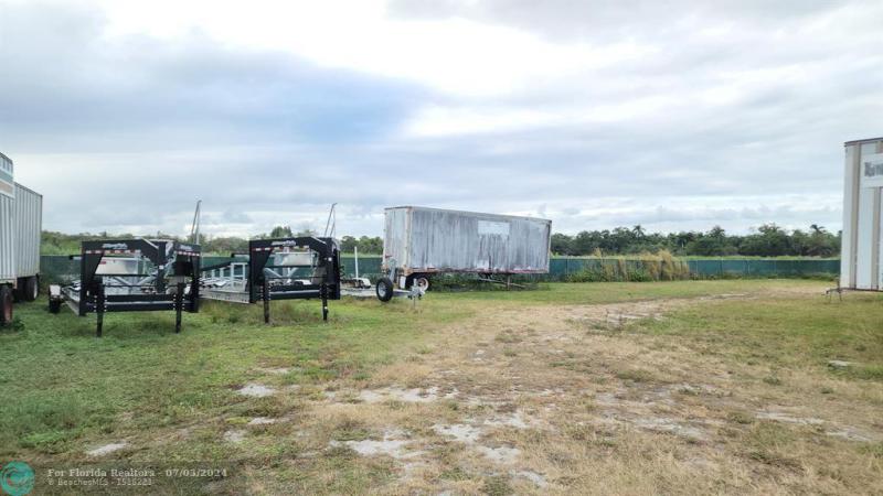  Commercial & Industrial Land Images 