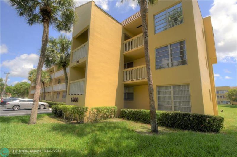  Condo & Townhome Photos