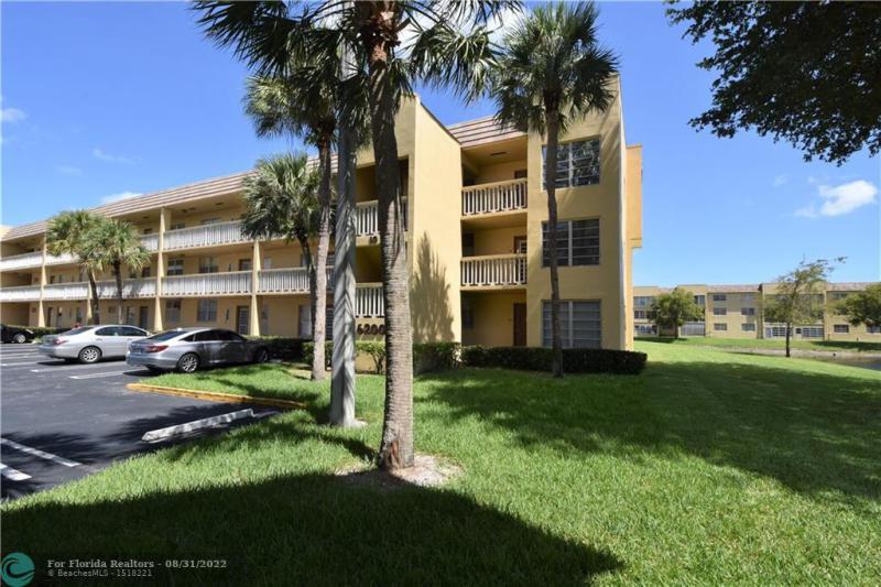  Condo & Townhome Photos
