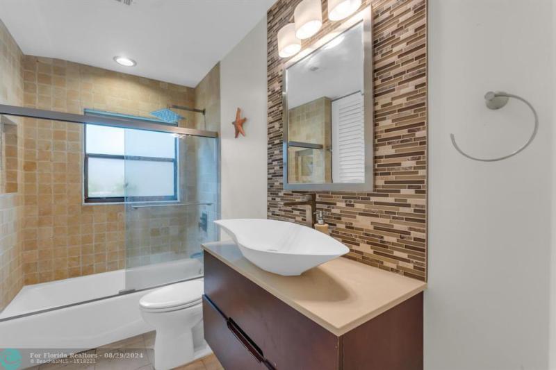  Single Family Homes Photo 11: 7660 NW 23 STREET  Margate,  FL 33063