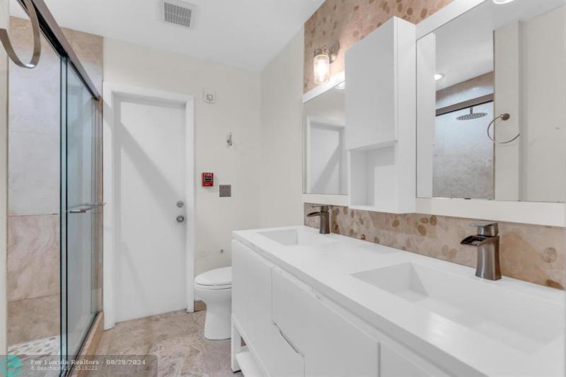  Single Family Homes Photo 13: 7660 NW 23 STREET  Margate,  FL 33063