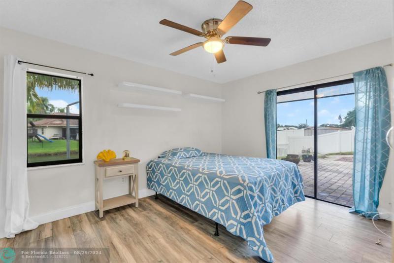  Single Family Homes Photo 14: 7660 NW 23 STREET  Margate,  FL 33063