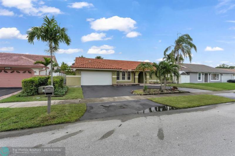  Single Family Homes Photo 3: 7660 NW 23 STREET  Margate,  FL 33063