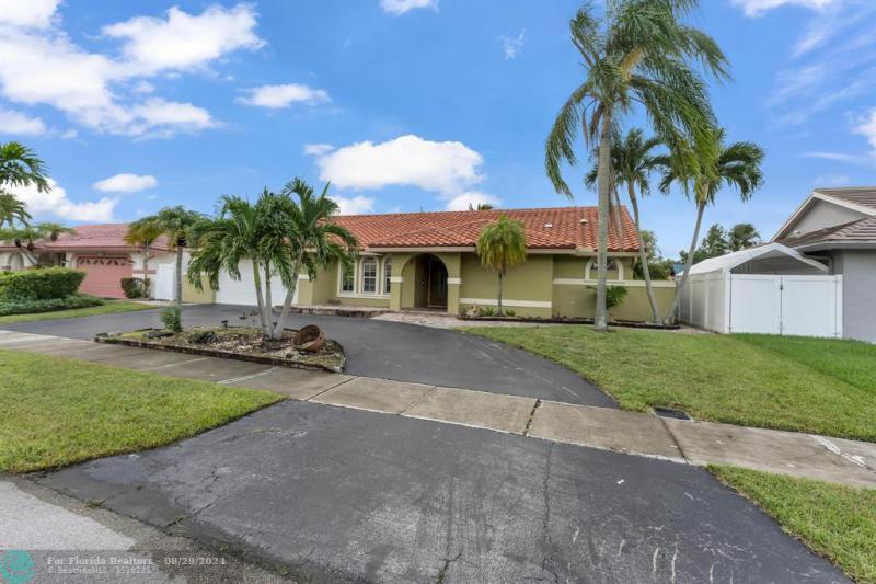  Single Family Homes Photo 4: 7660 NW 23 STREET  Margate,  FL 33063