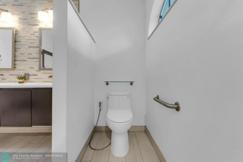  Single Family Homes Photo 8: 7660 NW 23 STREET  Margate,  FL 33063