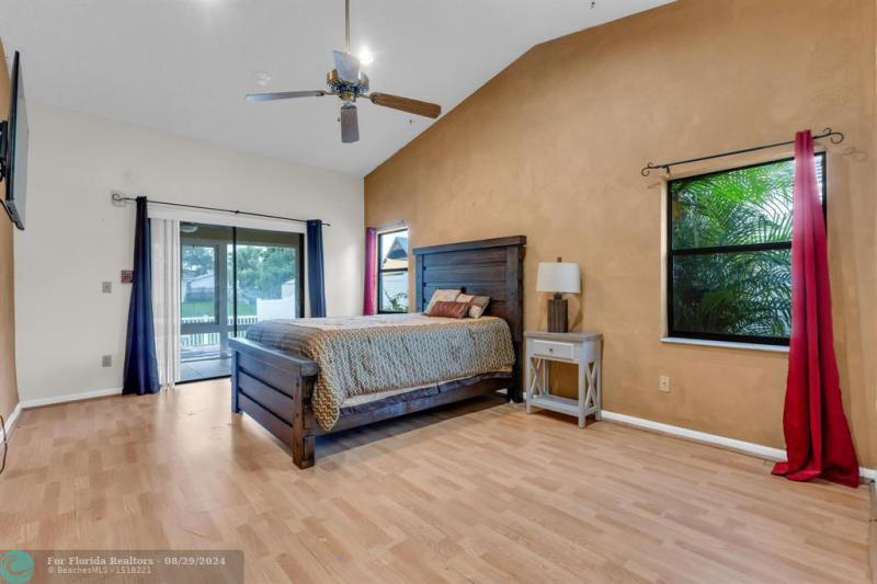  Single Family Homes Photo 9: 7660 NW 23 STREET  Margate,  FL 33063