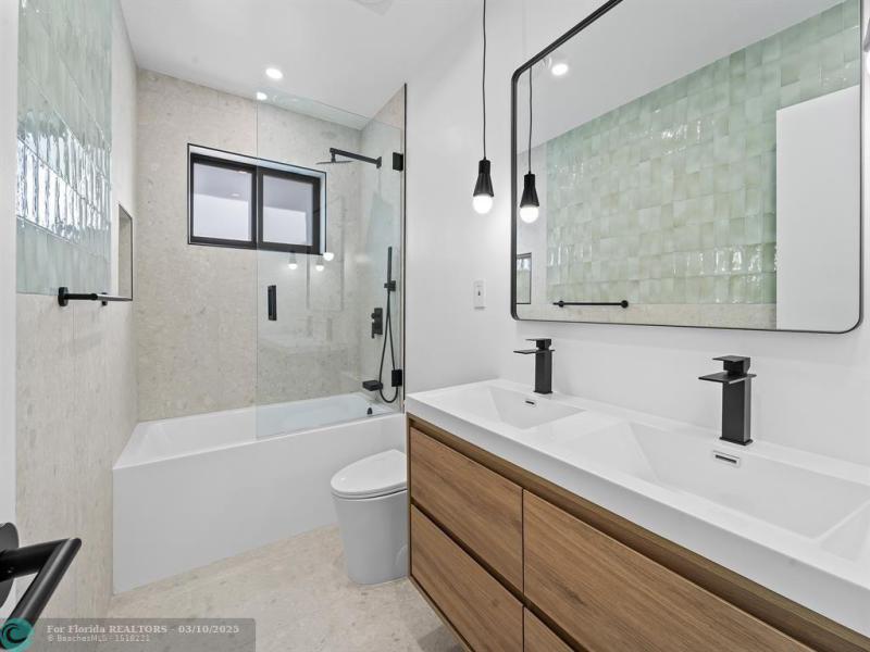  Single Family Homes Photo 23: 13625 SW 78th Pl  Palmetto Bay,  FL 33158