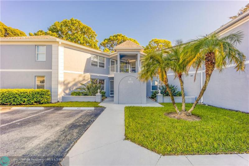  Condo & Townhome Photos