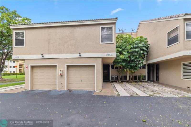  Condo & Townhome Photos