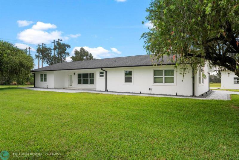  Single Family Homes Photo 14: 6800 SW 172nd Ave  Southwest Ranches,  FL 33331