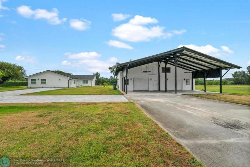  Single Family Homes Photo 7: 6800 SW 172nd Ave  Southwest Ranches,  FL 33331