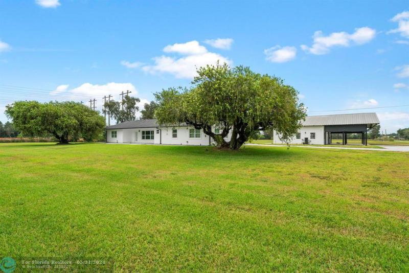  Single Family Homes Photo 8: 6800 SW 172nd Ave  Southwest Ranches,  FL 33331
