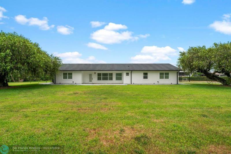  Single Family Homes Photo 9: 6800 SW 172nd Ave  Southwest Ranches,  FL 33331