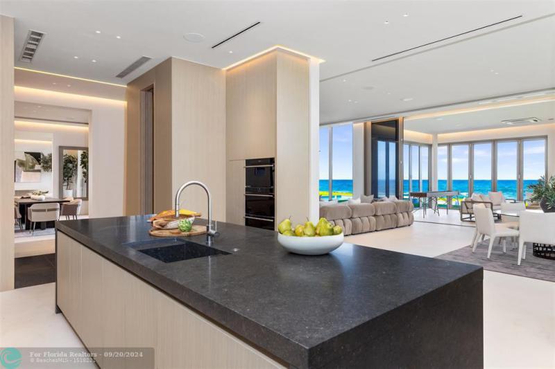  Single Family Homes Photo 15: 1460 S Ocean Blvd  Manalapan,  FL 33462