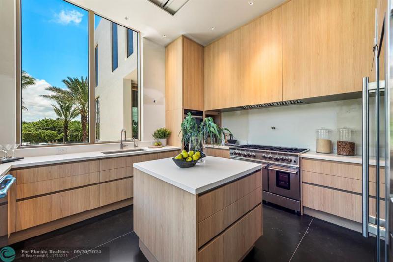  Single Family Homes Photo 17: 1460 S Ocean Blvd  Manalapan,  FL 33462