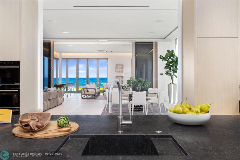  Single Family Homes Photo 19: 1460 S Ocean Blvd  Manalapan,  FL 33462