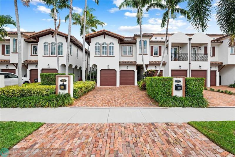  Condo & Townhome Photos