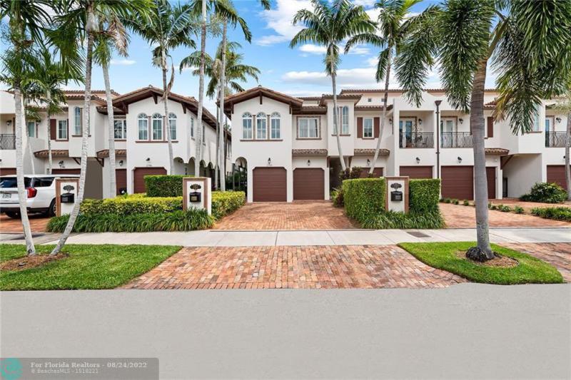  Condo & Townhome Photos