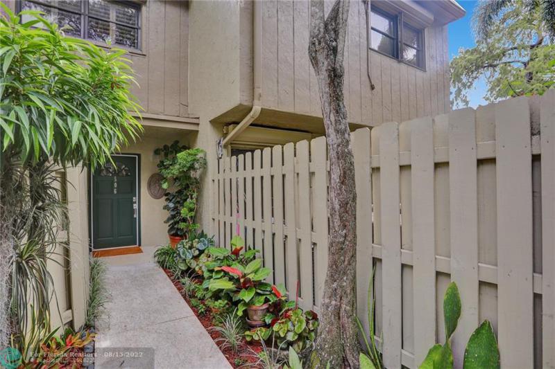  Condo & Townhome Photos