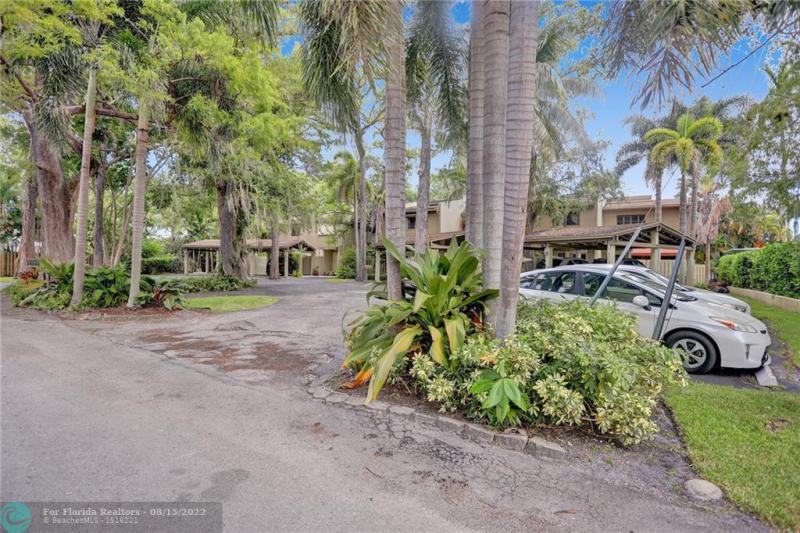  Condo & Townhome Photos