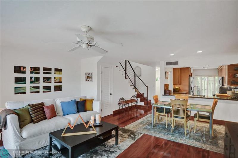  Condo & Townhome Photos
