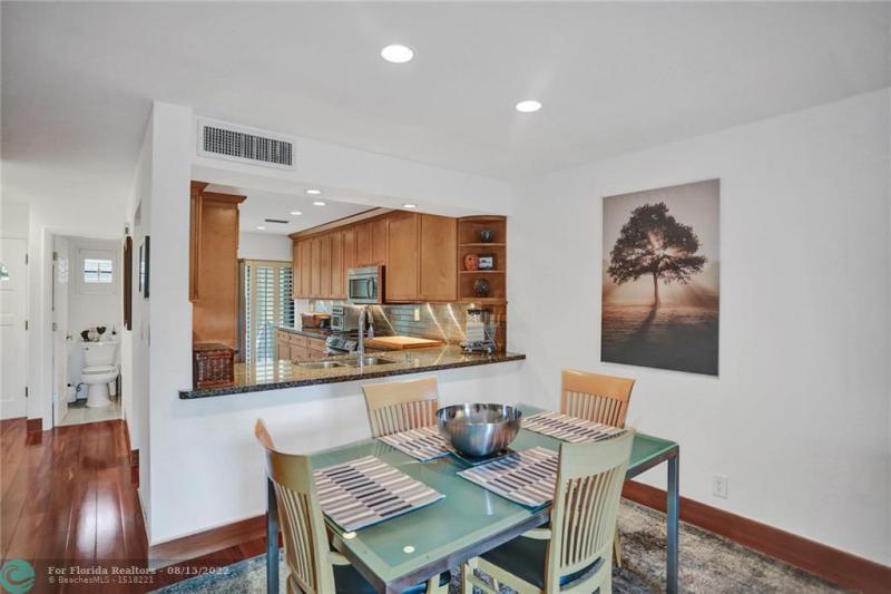  Condo & Townhome Photos