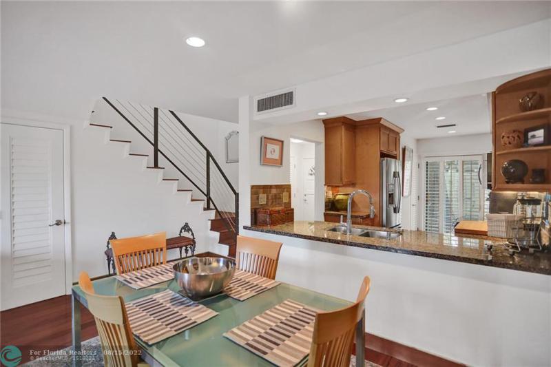  Condo & Townhome Photos