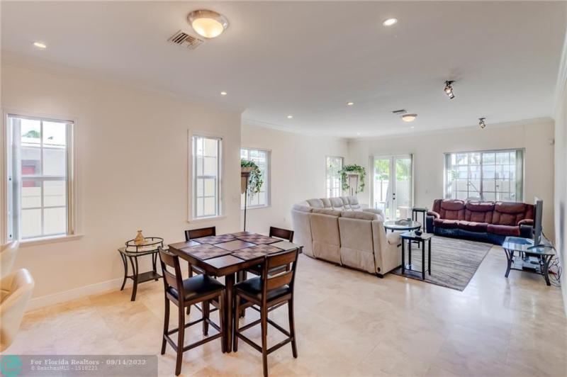  Condo & Townhome Photos