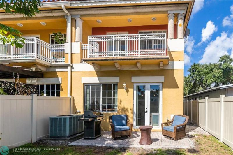  Condo & Townhome Photos