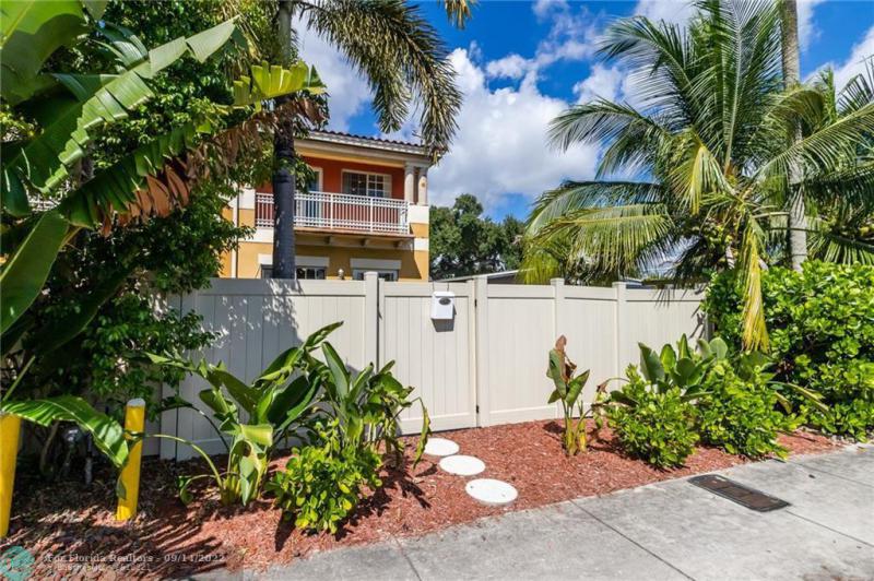  Condo & Townhome Photos