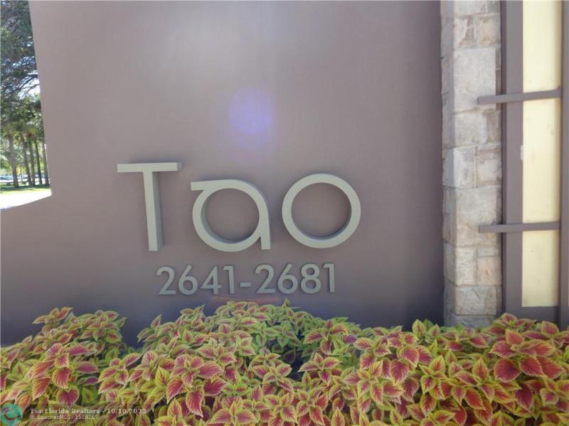  Condo & Townhome Photos