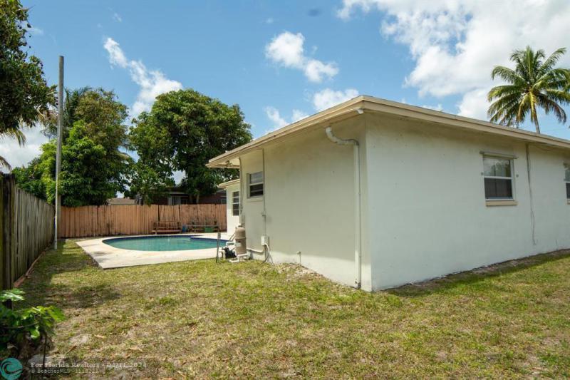  Single Family Homes Photo 23: 3470 NW 29th St  Lauderdale Lakes,  FL 33311