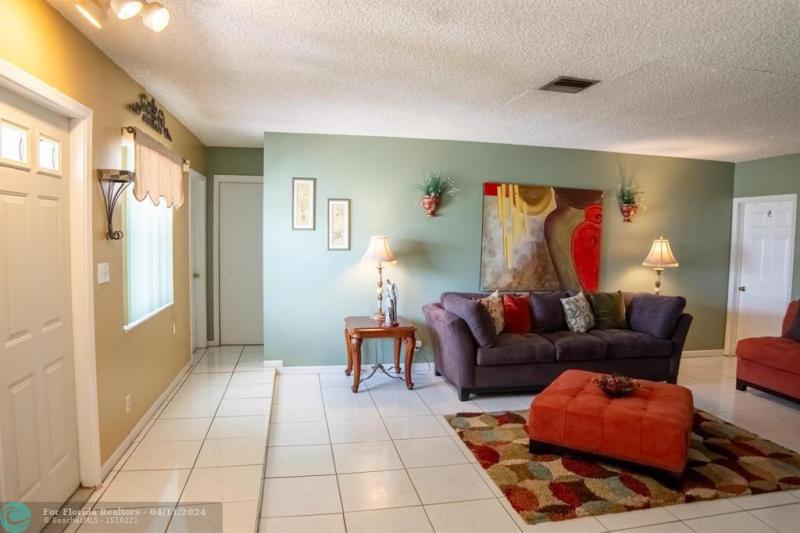  Single Family Homes Photo 7: 3470 NW 29th St  Lauderdale Lakes,  FL 33311