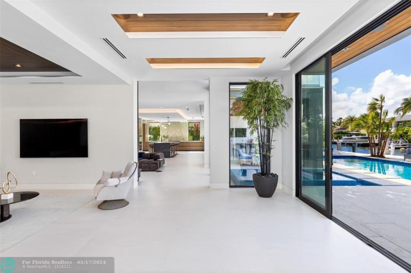  Single Family Homes Photo 23: 2733 NE 16th St  Fort Lauderdale,  FL 33304