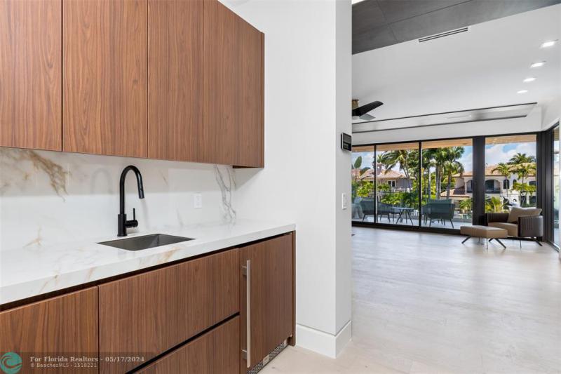  Single Family Homes Photo 31: 2733 NE 16th St  Fort Lauderdale,  FL 33304