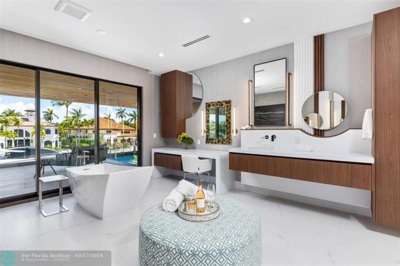  Single Family Homes Photo 33: 2733 NE 16th St  Fort Lauderdale,  FL 33304