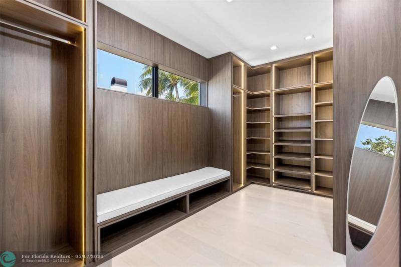  Single Family Homes Photo 39: 2733 NE 16th St  Fort Lauderdale,  FL 33304