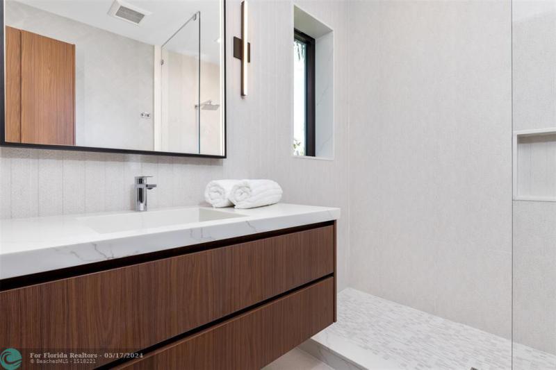  Single Family Homes Photo 47: 2733 NE 16th St  Fort Lauderdale,  FL 33304