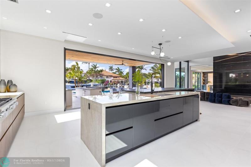  Single Family Homes Photo 51: 2733 NE 16th St  Fort Lauderdale,  FL 33304