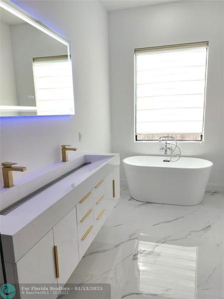  Single Family Homes Photo 14: 254 SW 12th St  Dania Beach,  FL 33004