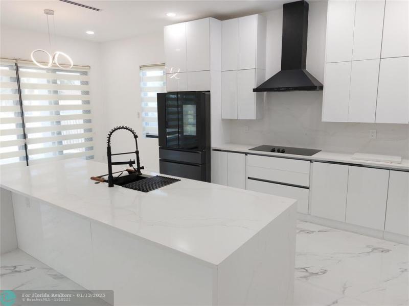  Single Family Homes Photo 7: 254 SW 12th St  Dania Beach,  FL 33004