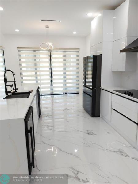  Single Family Homes Photo 9: 254 SW 12th St  Dania Beach,  FL 33004